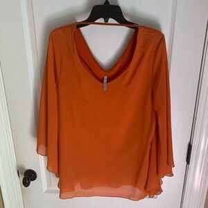 Spense burnt orange v-neck blouse with back details size M